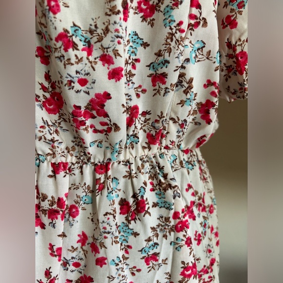 Torrid women’s pretty floral print top. Size 0 - Picture 5 of 7